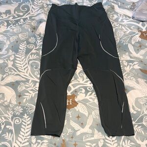 Lululemon Dark Gray/green Athletic 3/4 leggings